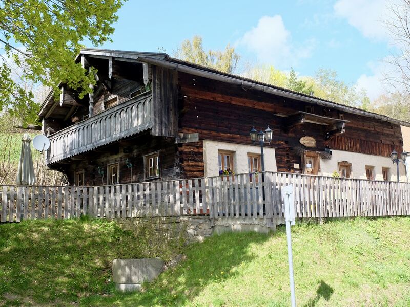 Benachbartes Waldlerhaus