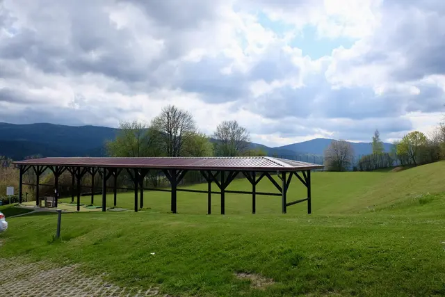 Golfplatz vor der Bergkulisse